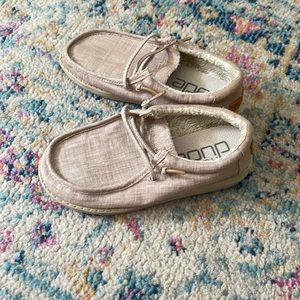 Hey Dude. Boys size 1.